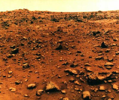 Первая цветная фотография марсианской поверхности, полученная 'Викингом-1' после его посадки в районе равнины Хриса 20 июля 1976г.