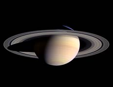 Мир Сатурна в ожидании земного разведчика. Снимок в естественных цветах (фото с сайта saturn.jpl.nasa.gov).