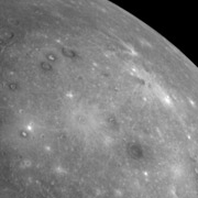 Фрагмент нового снимка Меркурия показывает участок, ранее не фотографировавшийся космическими аппаратами (фото NASA/Johns Hopkins University Applied Physics Laboratory/Carnegie Institution of Washington).